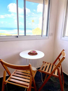 Sea view cozy apartment